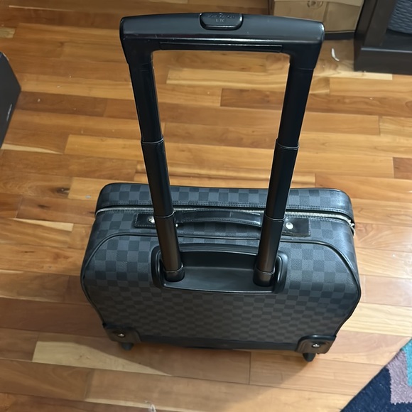 Louis Vuitton pilot carry on - Picture 3 of 3